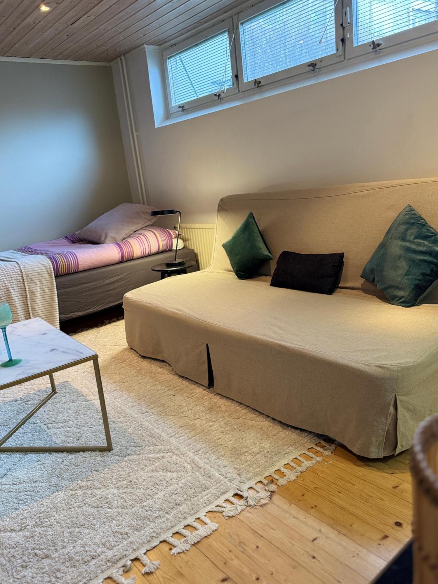 Coosy Authentic Swedish Wooden Apartment, 25 Min To City-own Entrance Stockholm