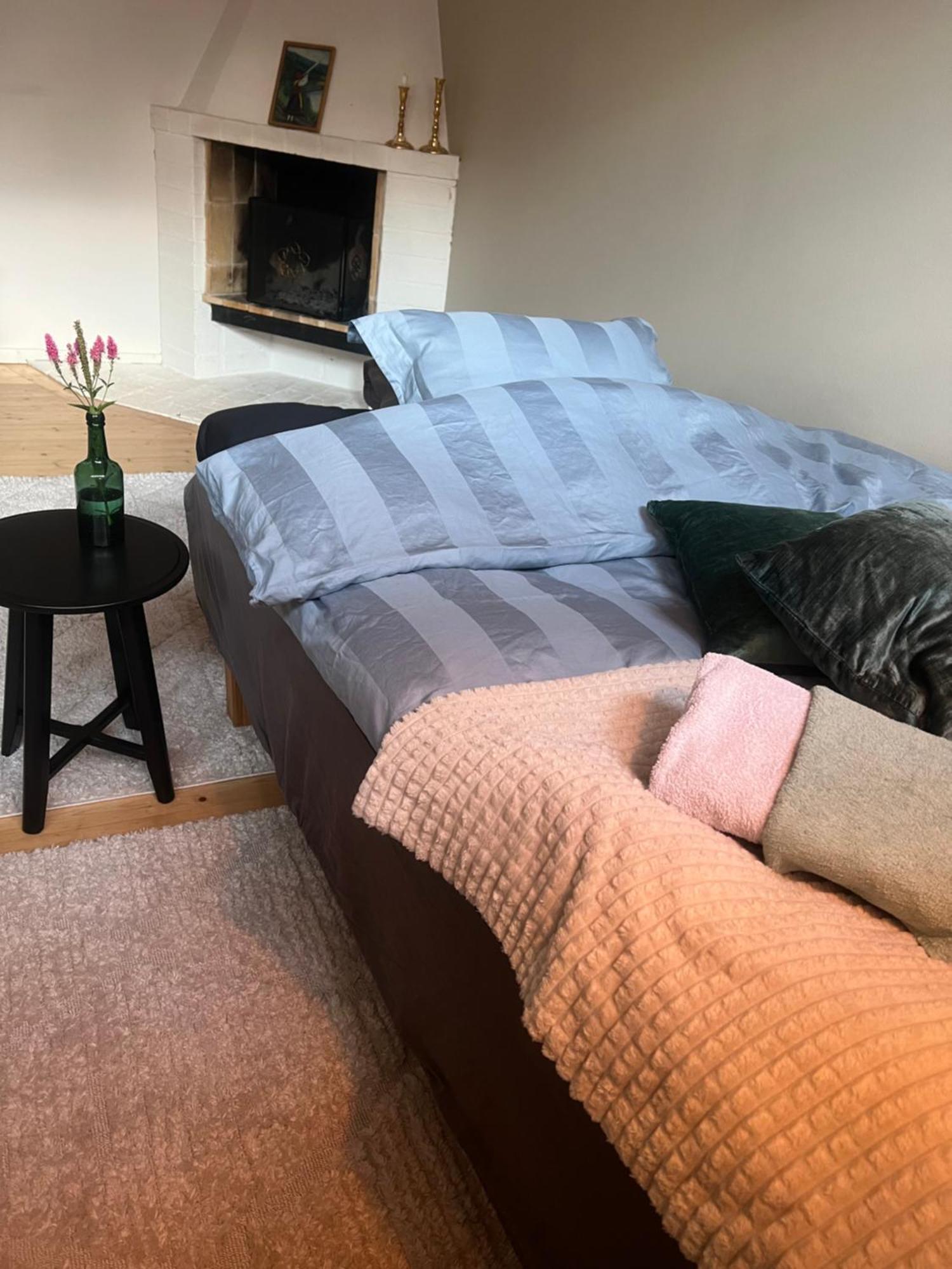 Huoneisto Coosy Authentic Swedish Wooden Apartment, 25 Min To City-own Entrance *