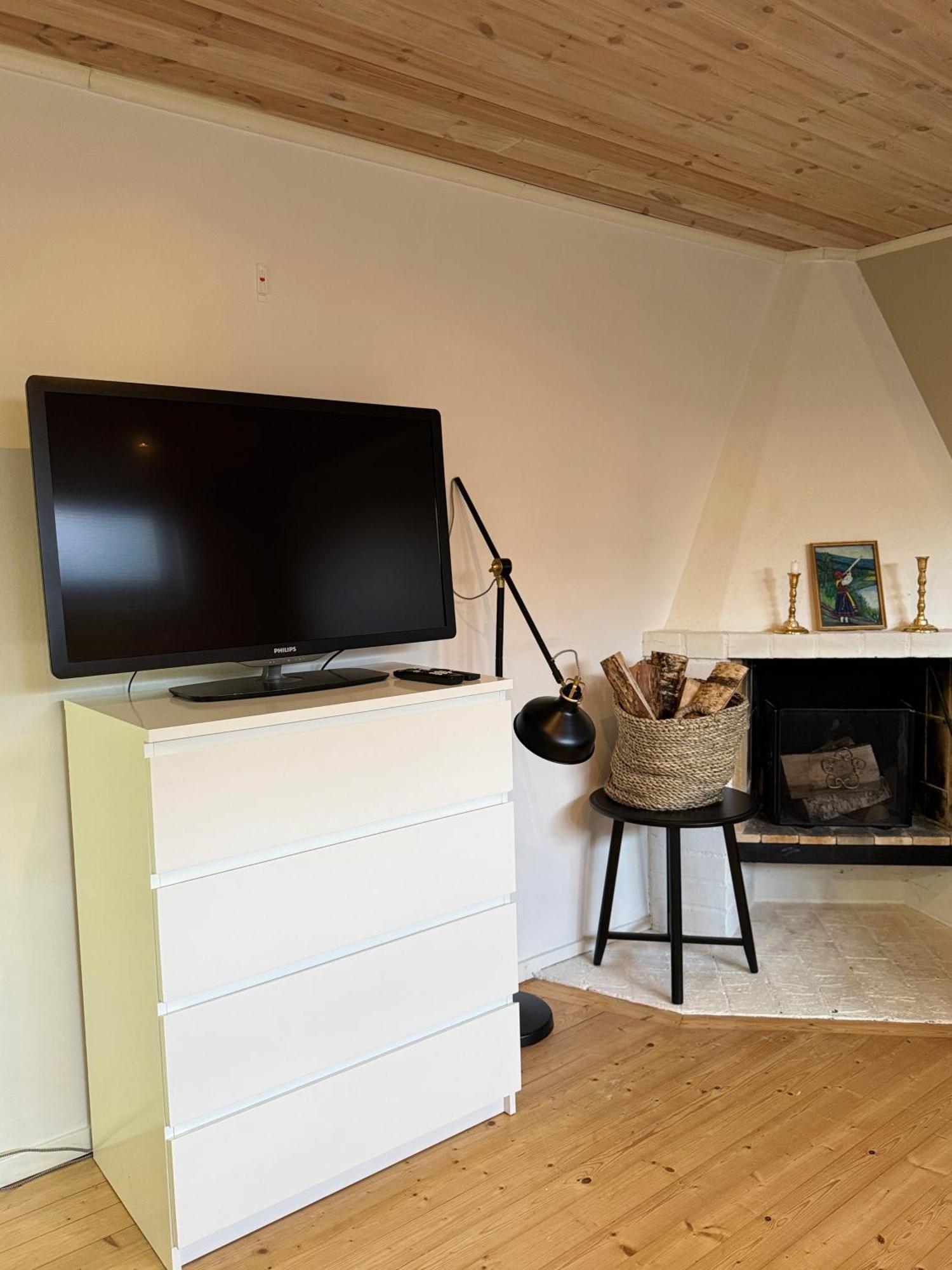 Huoneisto Coosy Authentic Swedish Wooden Apartment, 25 Min To City-own Entrance Tukholma